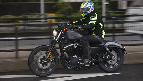 2016 Harley-Davidson Iron 883 (1)