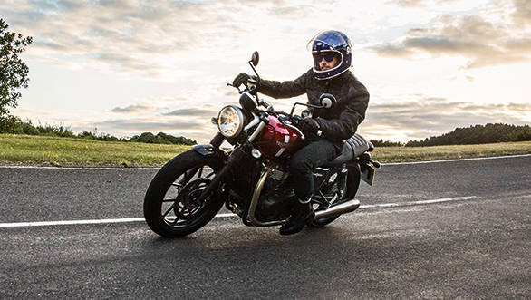 Triumph say the 2016 Bonneville range, including the Street Twin are all more supple than the outgoing bike ride quality wise and handling is neater and friendlier as well
