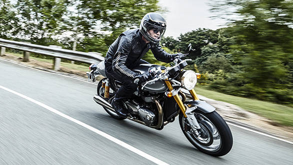 The 2016 Triumph Bonnevilles, including the Thruxton, will get exhausts from Vance & Hines. This is the Thruxton R which gets the Brembo Monobloc front brakes with the signature silver callipers mounted radially