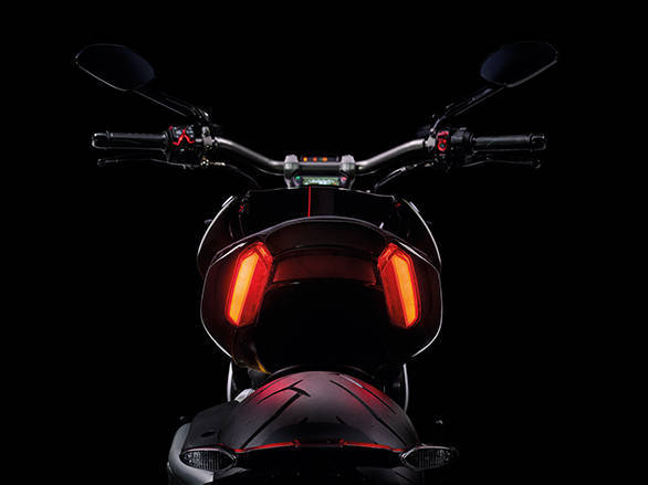 Ducati XDIAVEL S (1)