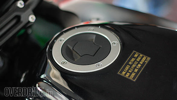 The fuel tank capacity of Kawasaki Versys 650 is 21-litres, so that long journeys can be taken care of in the best way