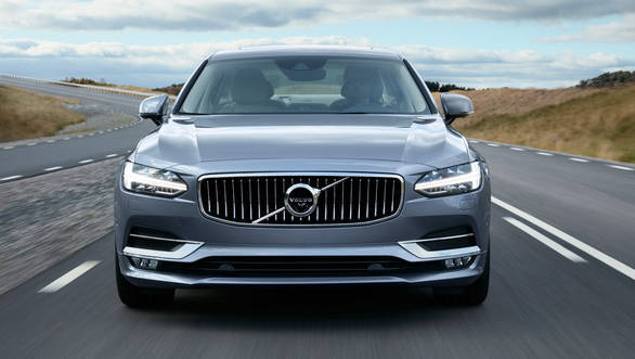 The S90 features a similarly striking face to the XC90 but looks even sleeker 
