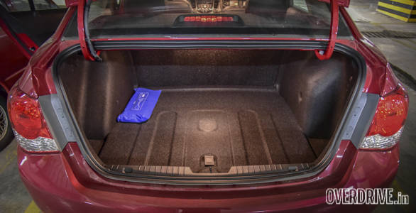 The trunk of the new Chevrolet Cruze is illuminated