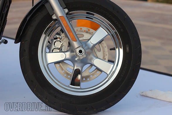The Harley-Davidson 1200 Custom uses cast alloy wheels in a 16-inch size. Michelin Scorcher tyres prove grippy. ABS isn't available as an option in India though.