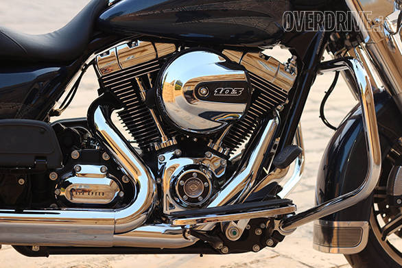 The new Harley-Davidson Road King's TwinCam 103 engine uses oil cooling on the Touring family models, adds a counterbalancer and ride by wire
