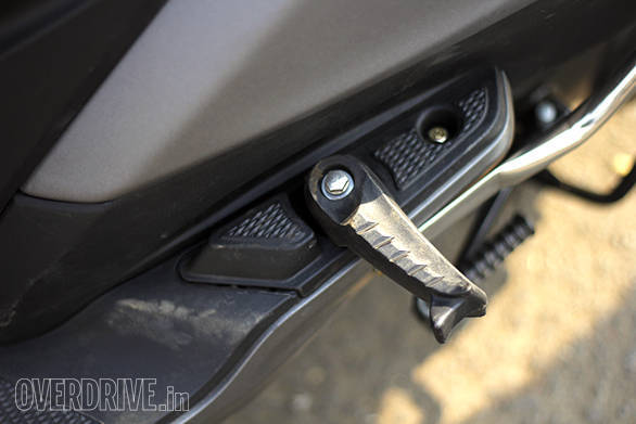 We love the little kink on the Jupiter's footpegs that allows the pillion to easily extend them