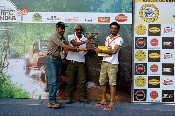 (L-R) Cougar Motorsport's Ashish Gupta handing over the Force Gurkha RFC South India 2016 winners' trophy to Mr. Jagat Nanjapa and Chethan_