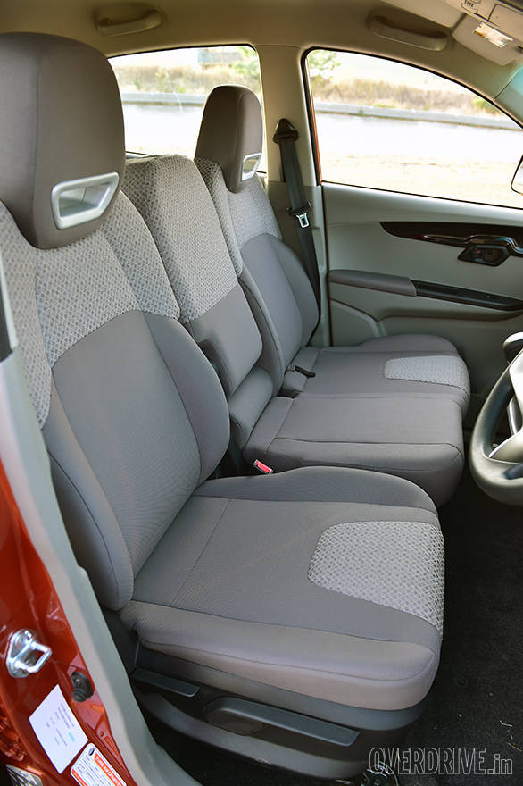 The 6-seater KUV 100 features seats with integrated headrests and a foldable centre seat in the front. There's also under seat storage that houses a 10-litre basket (front passenger seat)