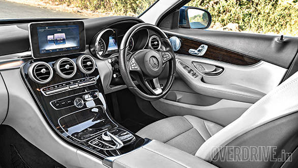 Jaguar XE vs Mercedes Benz C Class (8)
