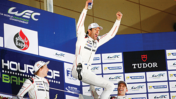 FIA WEC 2015: 6 Hours of Bahrain, Porsche 919 Hybrid, Porsche Team: Brendon Hartley, Mark Webber, Timo Bernhard (l-r), winning the World Championship