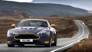 Aston Martin V12 Vantage S with a 7-speed manual transmission unveiled