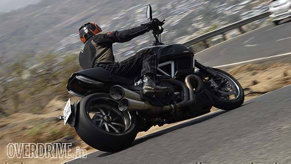 Handling is amazing for a cruiser, the DIavel offers 41 degrees of lean!