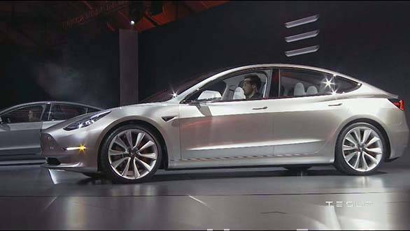 Tesla Model 3 showcase (10)