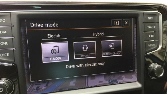 The Passat GTE can be driven as a pure electric car or as a hybrid. The Infotainment system also displays the various driving modes
