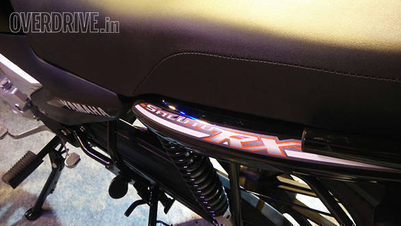 The seat is a broad and long unit as is the norm with 100-110cc commuters