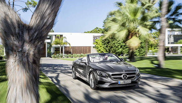 Mercedes-Benz S 500 Cabriolet, 2015. Exterieur: Selenitgrau; Interieur: Leder porzellan/tiefseeblau; Kraftstoffverbrauch  kombiniert (l/100 km): 8,5; CO2 Emissionen kombiniert (g/km): 199 exterior: selenite grey; interior: leather porcelain/deep-sea blue; fuel consumption combined (l/100 km): 8.5; CO2 emissions combined (g/km): 199