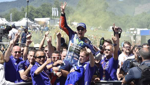 Jorge Lorenzo and the Movistar Yamaha crew celebrate his win at Mugello