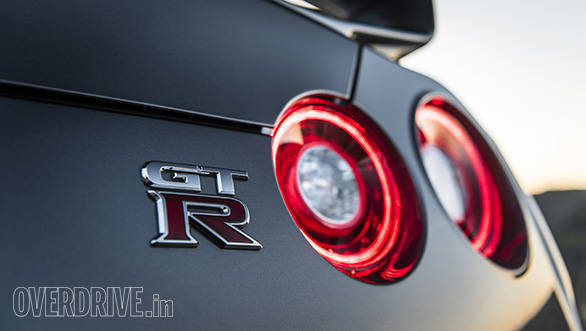 2017 Nissan GT-R (1)