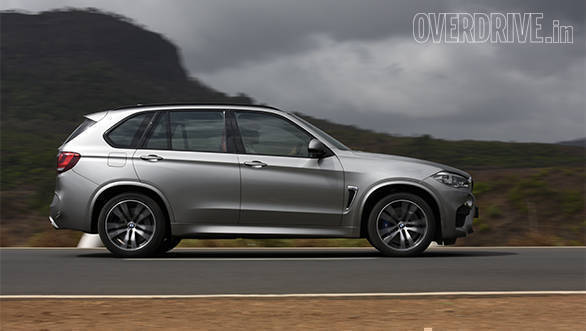 BMW X5M vs Range Rover SVR (14)