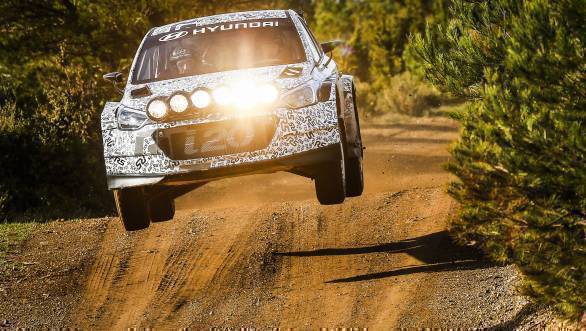 Haydon Paddon in the Hyundai i20 Rally at Rally Mexico in 2015