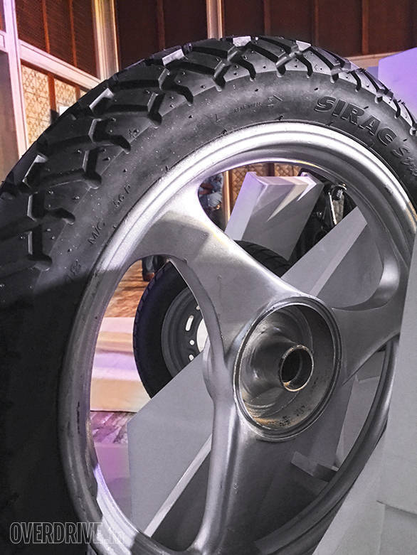 The Michelin Sirac Street tyres are designed for motorcycles above 150cc and claims to offer strong grip on wet roads