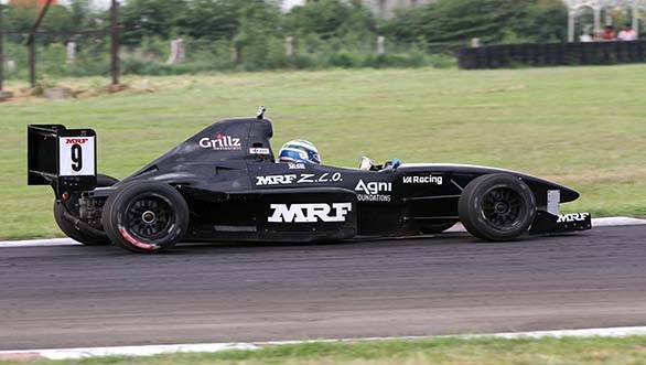 Vikash Anand in action in the MRF F1600 class