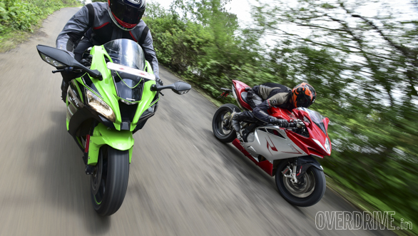 Kawasaki ZX10R vs Austa MV F4 (2)