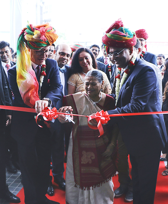 Mr. Roland Folger, Managing Director & CEO, Mercedes-Benz India and Mr. KM Thakkar, Executive Director, Emerald Motors inaugarating the largest 3S luxury car dealership at Ahmedabad