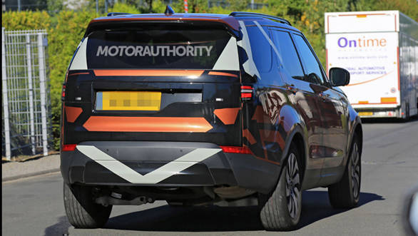 Land-Rover-Discovery-rear