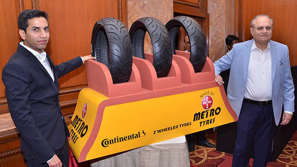 Mr Sumrit Chhabra, Executive Director, Metro Tyres and Mr Rummy Chhabra, MD, Metro Tyres unveiling the Metro Radial Motorcyle Tyre