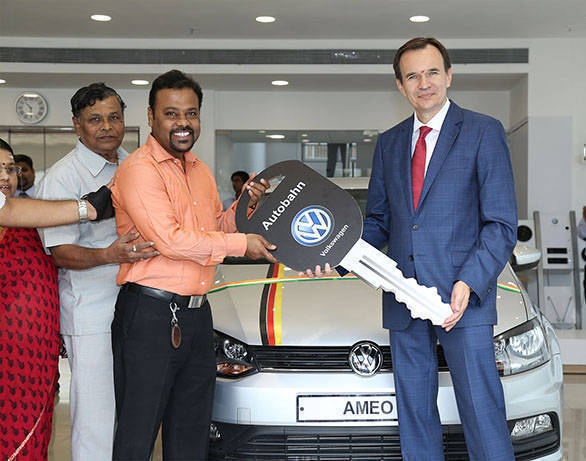 Volkswagen inaugurates new showroom in Mumbai (2)