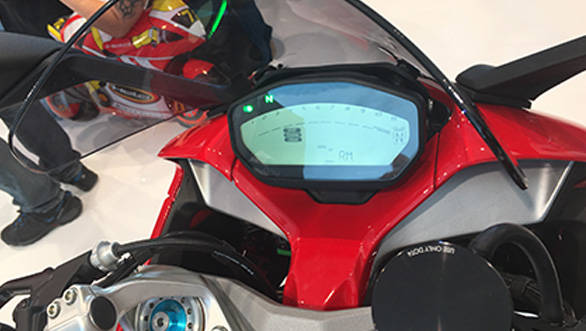 The Supersport instruments are the standard Ducati clocks that can be found even on the Monsters