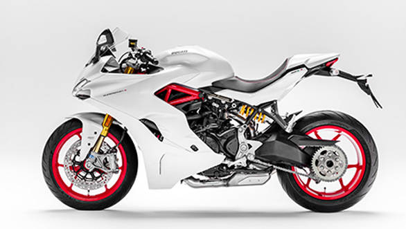 The Supersport gets a single unit seat unlike the split ones on the Panigales