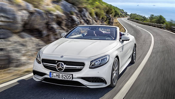  Mercedes-AMG S 63 4MATIC Cabriolet; exterior: designo diamond white bright, interior: bengal red/black; Fuel consumption, combined (l/100 km):   10.4, CO2 emissions, combined (g/km):  244
