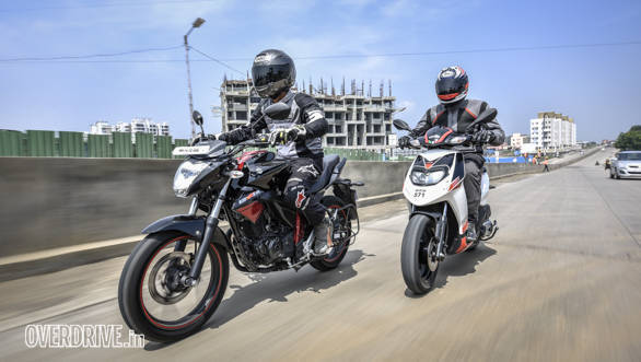 Suzuki Gixxer 150 vs Aprilia SR 150 (116)