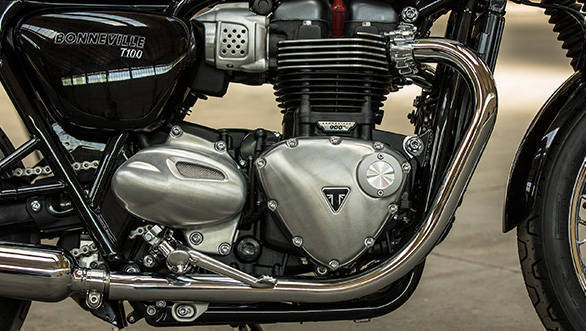 The engine is 900cc parallel twin motor that Triumph calls the 900HT