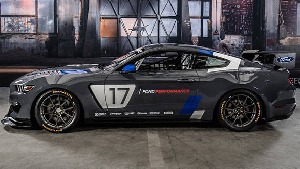 Ford Mustang GT4 (1)