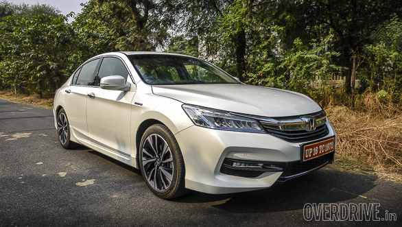 Honda Accord Hybrid vs Toyota Camry Hybrid (6)