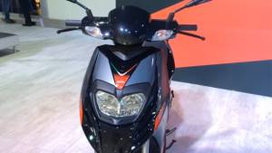 2016 Auto Expo Aprilia SR150 scooter first look - Video