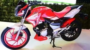 2016 Auto Expo Hero Xtreme 200S and others at Hero pavillion - Video
