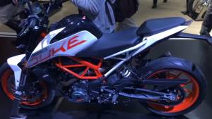 2017 KTM 390 Duke first look from EICMA 2016 - Video