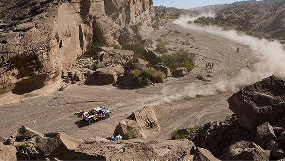 Stephane Peterhansel regained the overall lead after winning Stage 10