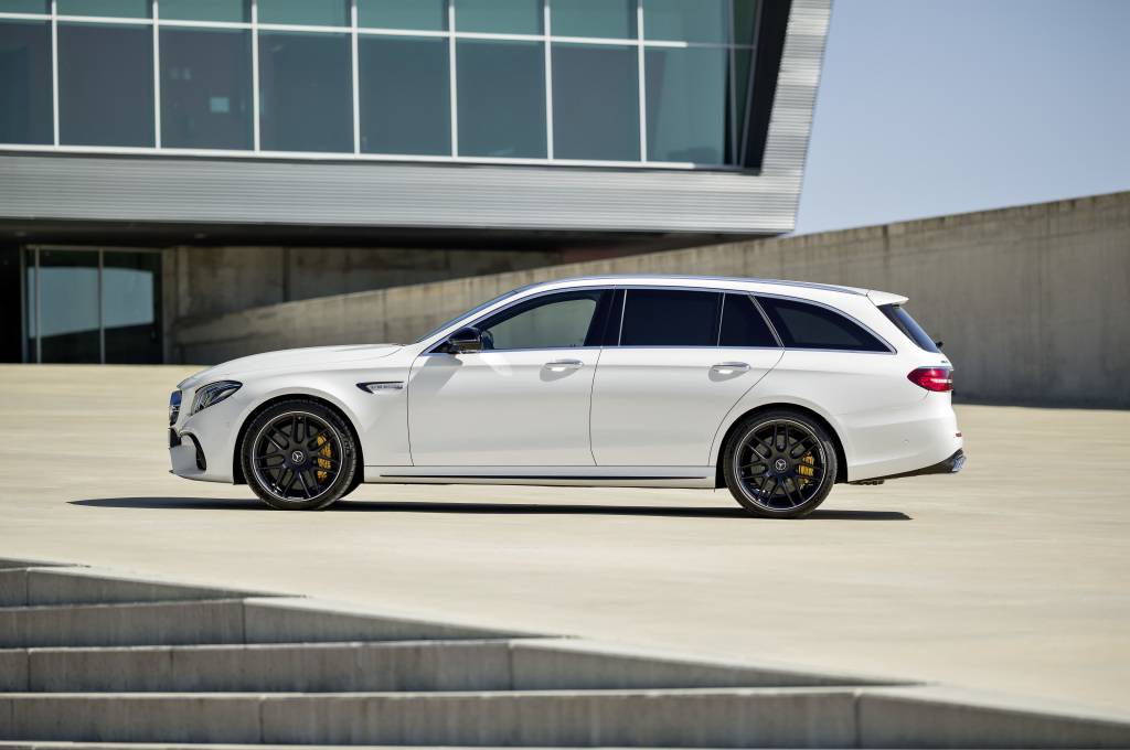 Mercedes-AMG E 63 S 4MATIC+ T-Modell, diamantweiß ;Kraftstoffverbrauch kombiniert: 9,1  l/100 km, CO2-Emissionen kombiniert: 206 g/km Mercedes-AMG E 63 S 4MATIC+ Estate, diamond white; Fuel consumption combined:  9.1  l/100 km; combined CO2 emissions: 206 g/km