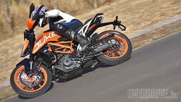 The 2017 KTM 390 Duke is as confident a cornering machine as the old one. But the extra control from the suspension means you can commit more and it feels smoother too