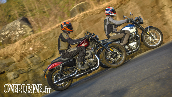 Harley Davidson Roadster vs Triumph Bonneville T100 (18)