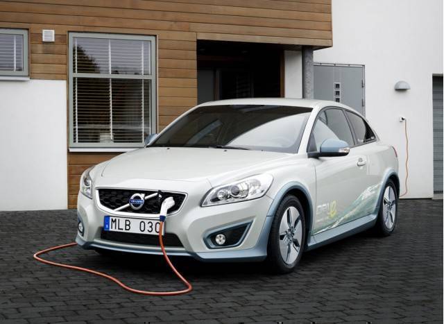 volvo-c30-battery-electric-vehicle-shown-at-2010-detroit-auto-show_100303180_m