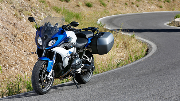 The half fairing features symmetrical headlamps, inspired by two generations of the S1000 RR.