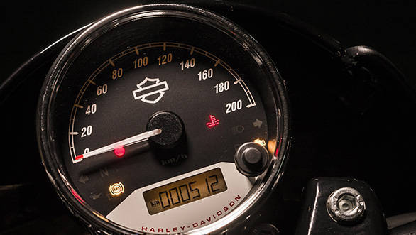 The 2017 Harley-Davidson Street Rod meters is actually just the one meter. It has a nice rev-counter, and a small digital readout that offers the fully range of information. Legible and neat.