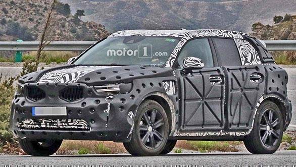 2018 Volvo XC40 spied (2)