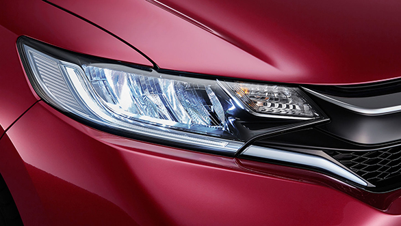 The headlights of the international-spec Jazz facelift feature all-LED headlights